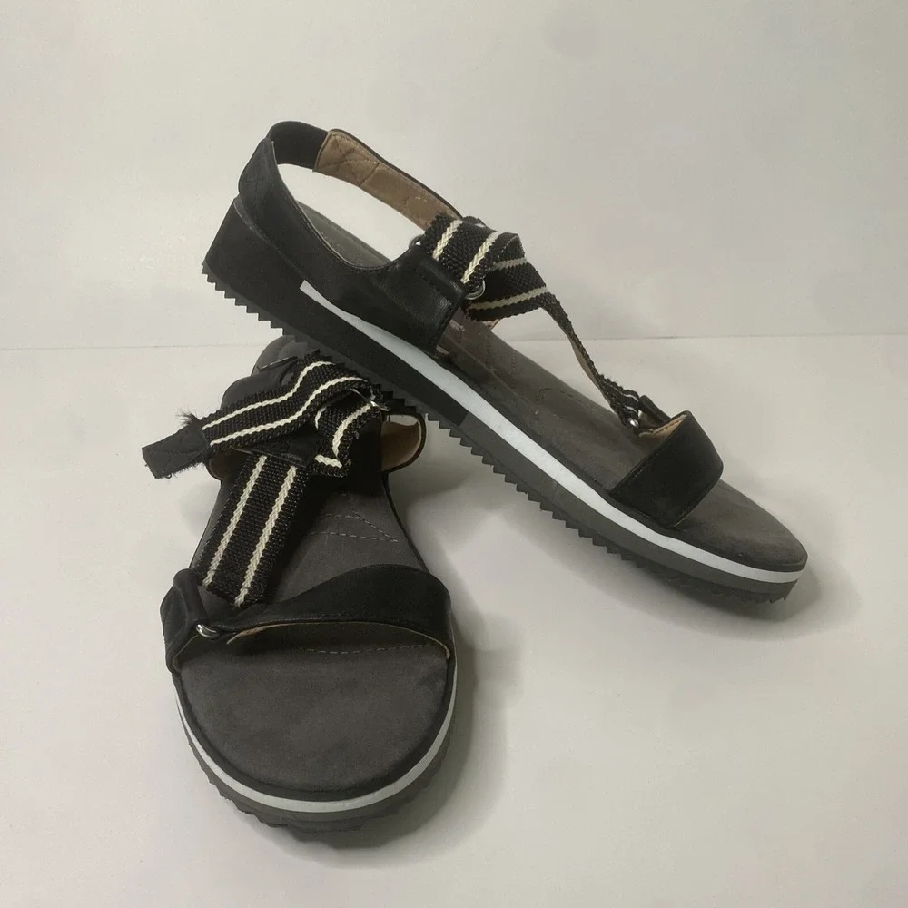 ADRIENNE VITTADINI SPORT SIZE 10M‎ Womans BLACK OPEN TOE SANDAL. AV SANDAL.